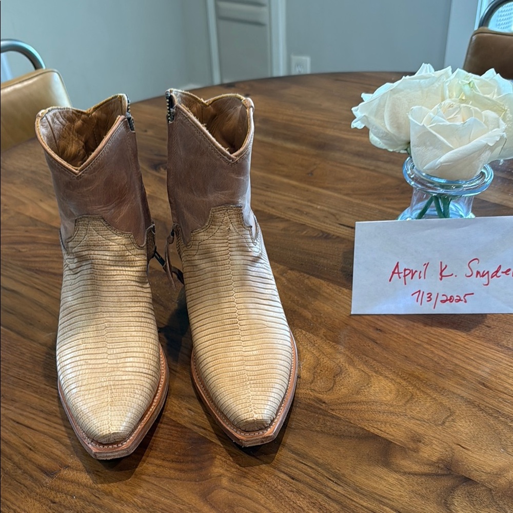 Tecovas Daisy Sand Relic Lizard booties size 6 worn once